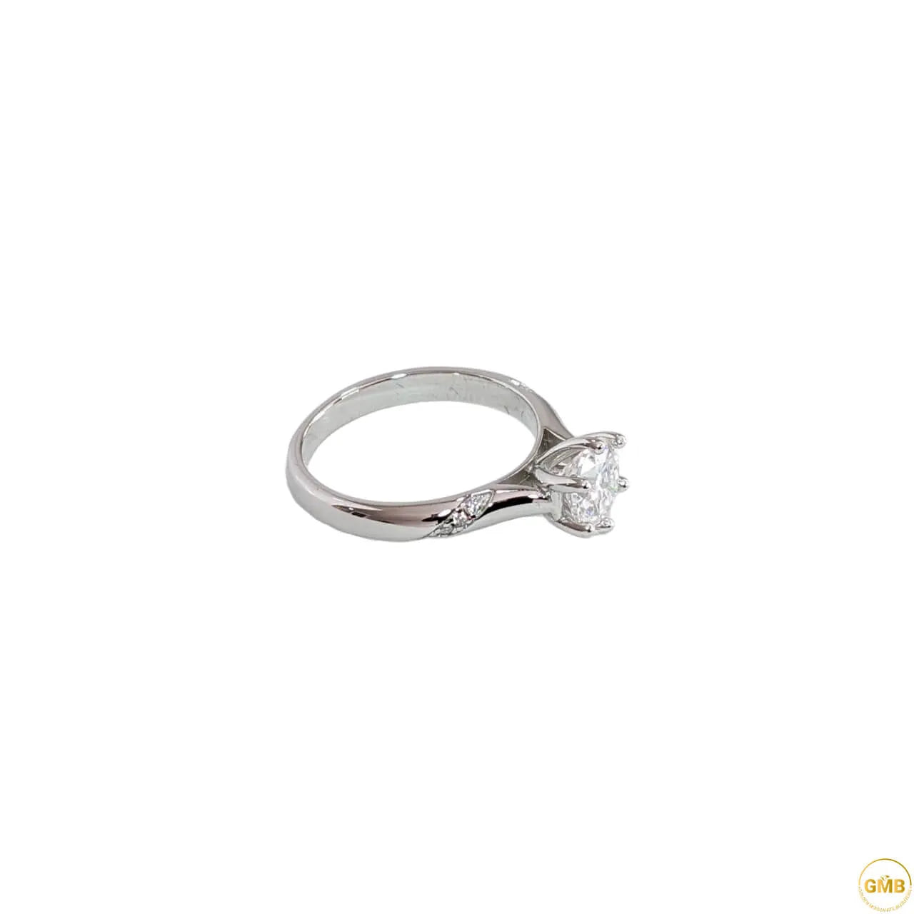 Anneau moissanite avec pierres latérales 1 carat chez Golden Moissanite Bijouterie