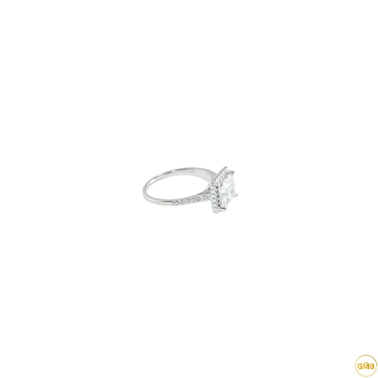 Anneau 'Princess Cut' moissanite 2 carat chez Golden Moissanite Bijouterie