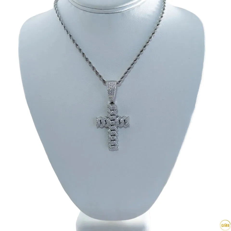 Pendentif en croix de chez Golden Moissanite Bijouterie