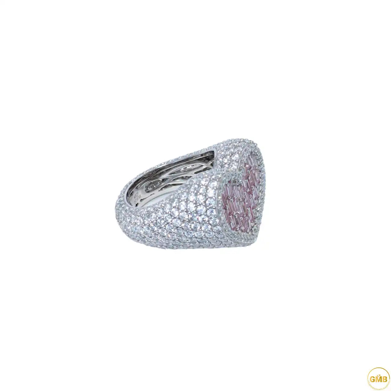 Bague en cœur avec baguette rose de chez Golden Moissanite Bijouterie